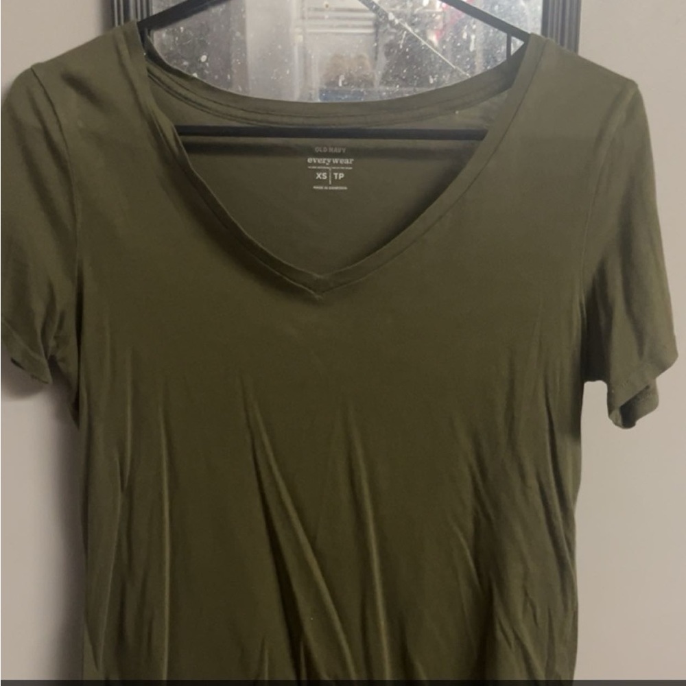 green Old Navy tshirt